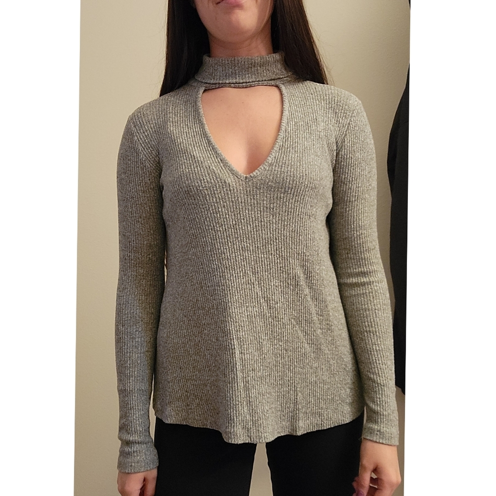 🟣 Grey ribbed collar neck sweater